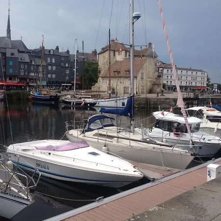 בית נופש Le Belvedere De La Bonne *